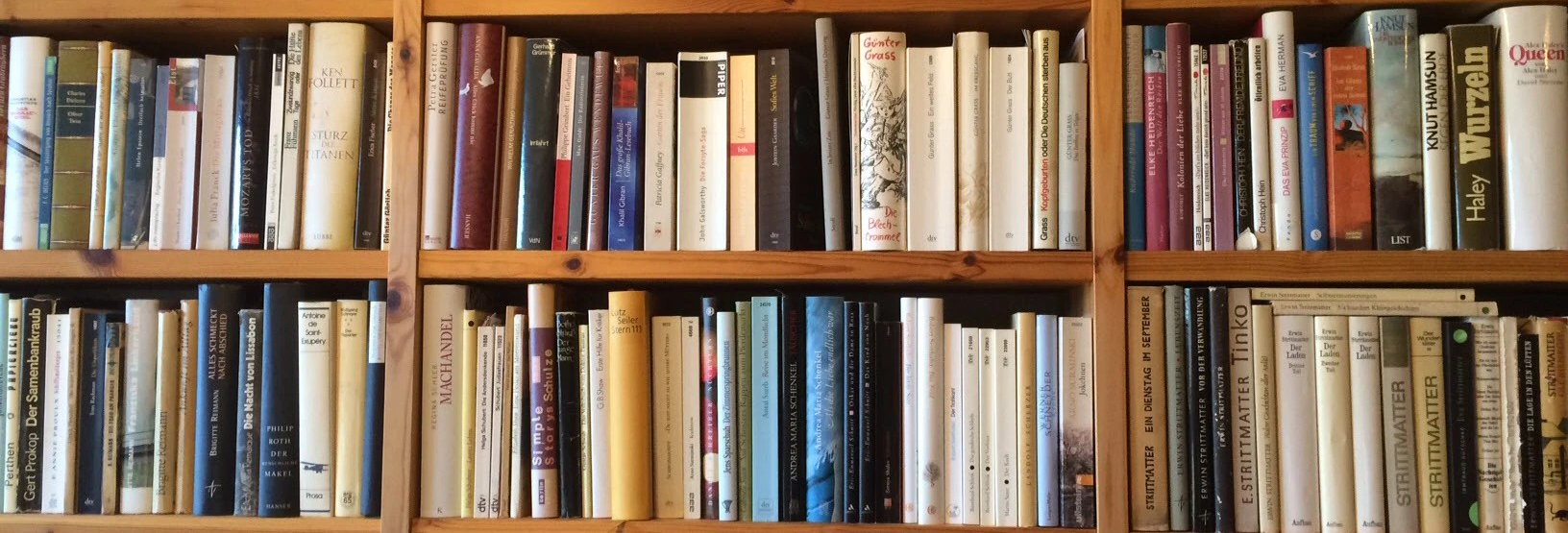 Buchregal